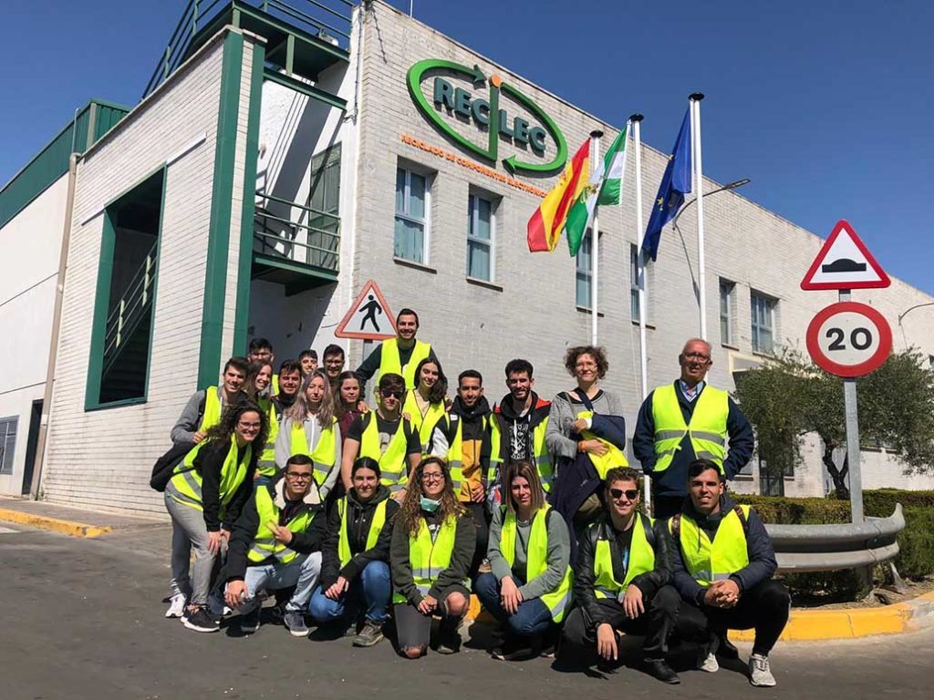 Alumnos de la Universidad de Huelva visitan Recilec.